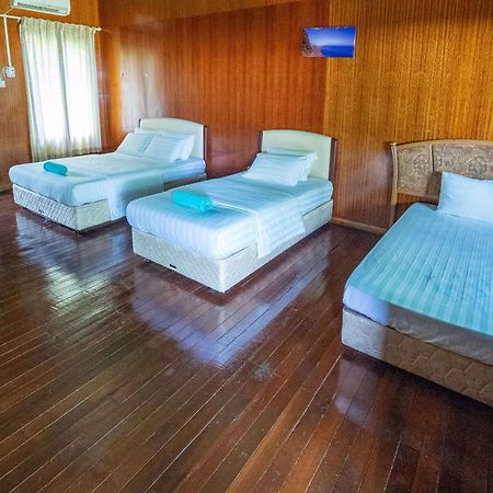 Benarat Lodge Мулу Екстериор снимка