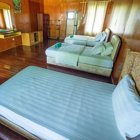 Benarat Lodge Мулу Екстериор снимка