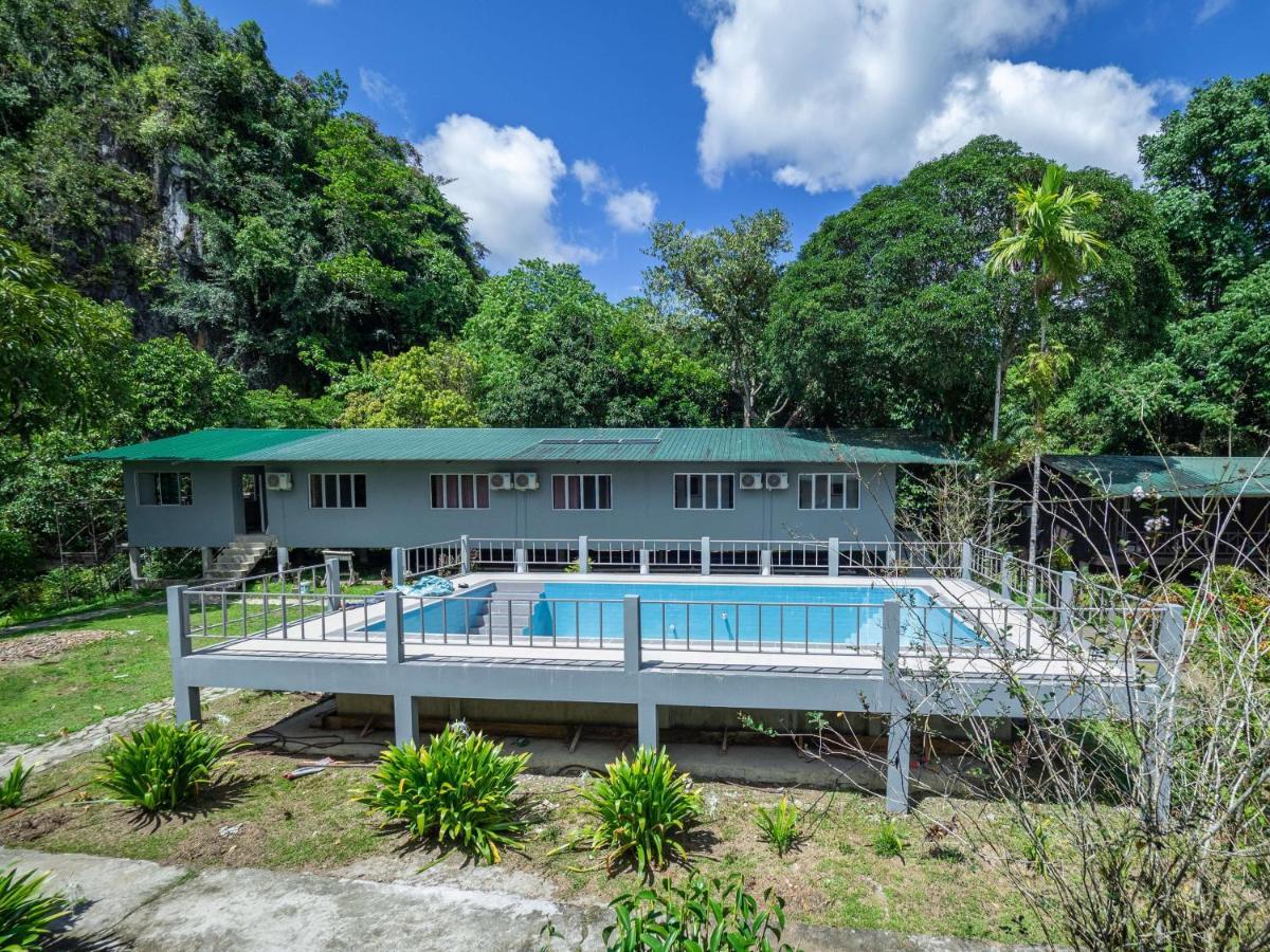 Benarat Lodge Мулу Екстериор снимка