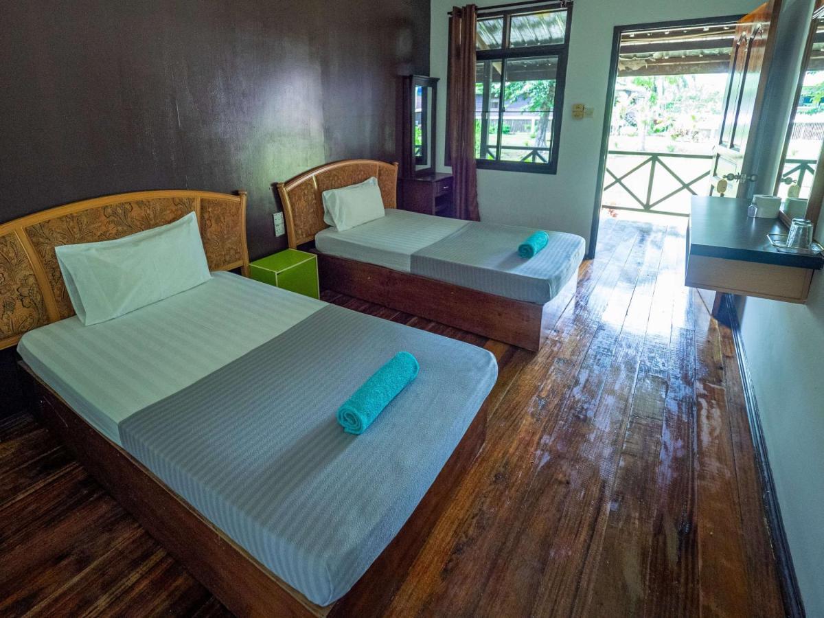 Benarat Lodge Мулу Екстериор снимка