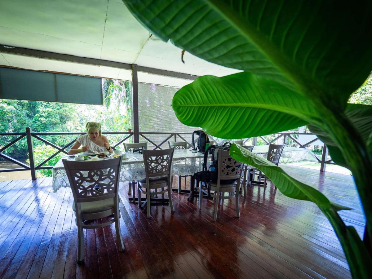 Benarat Lodge Мулу Екстериор снимка