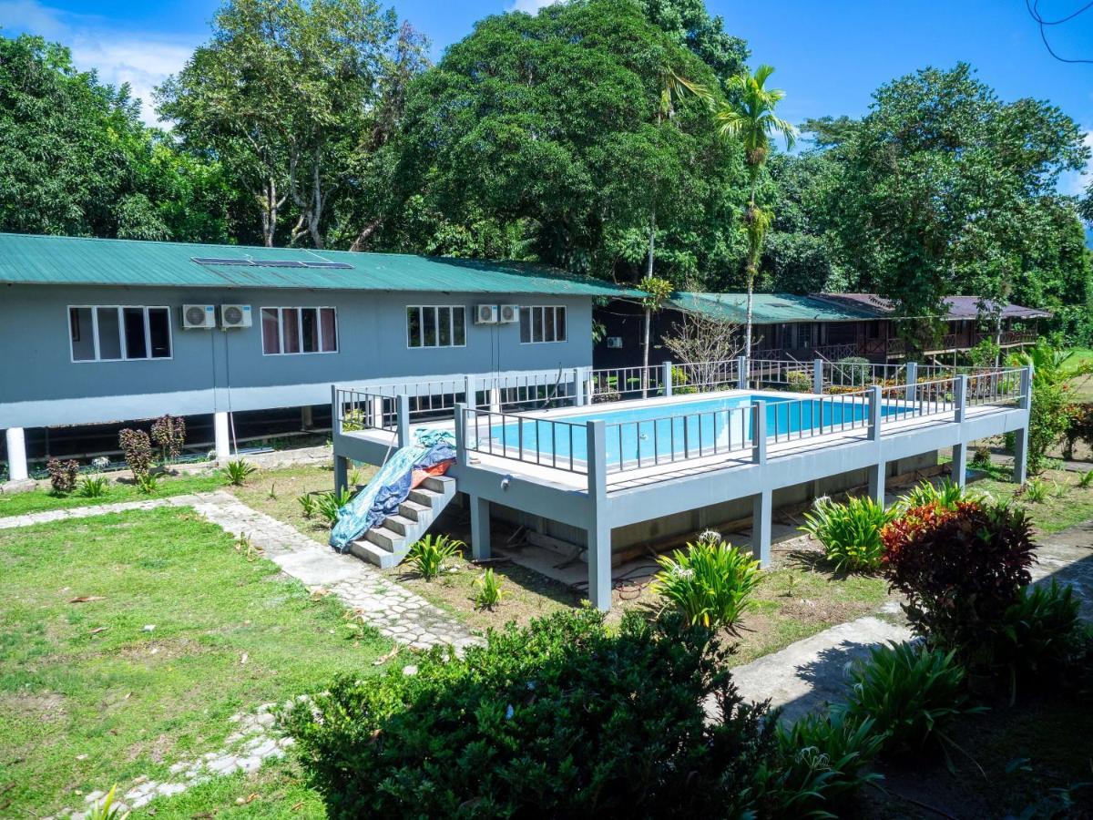 Benarat Lodge Мулу Екстериор снимка