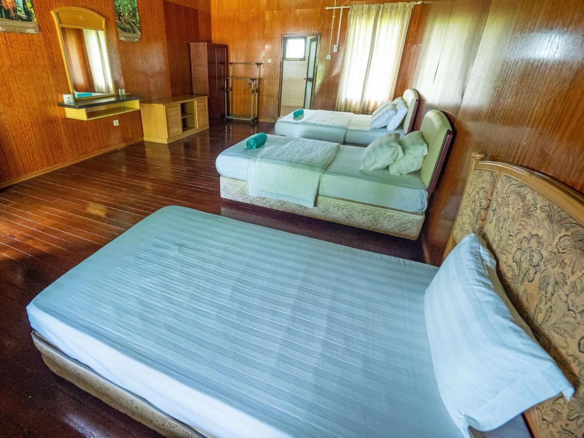 Benarat Lodge Мулу Екстериор снимка