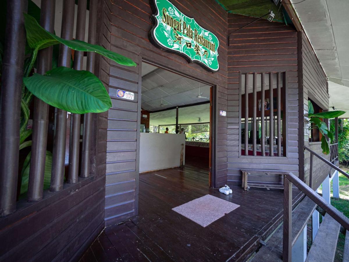 Benarat Lodge Мулу Екстериор снимка