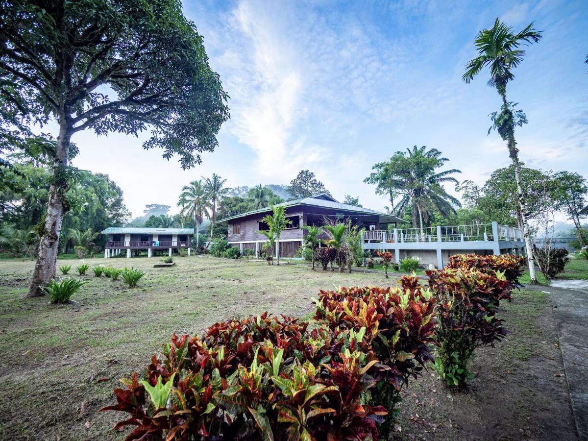 Benarat Lodge Мулу Екстериор снимка