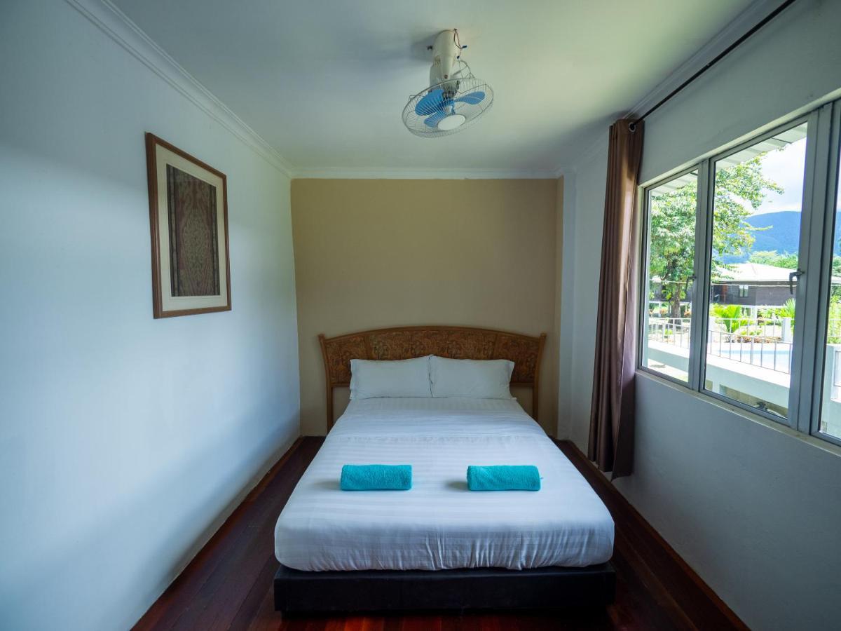 Benarat Lodge Мулу Екстериор снимка