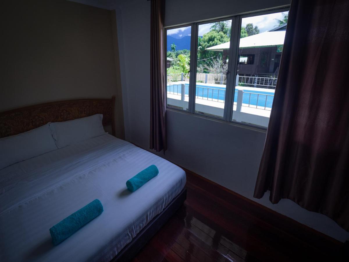 Benarat Lodge Мулу Екстериор снимка