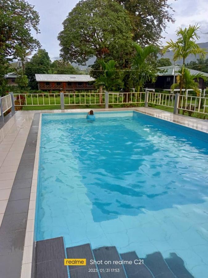 Benarat Lodge Мулу Екстериор снимка
