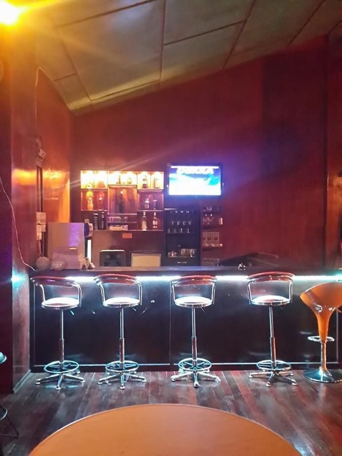 Benarat Lodge Мулу Екстериор снимка