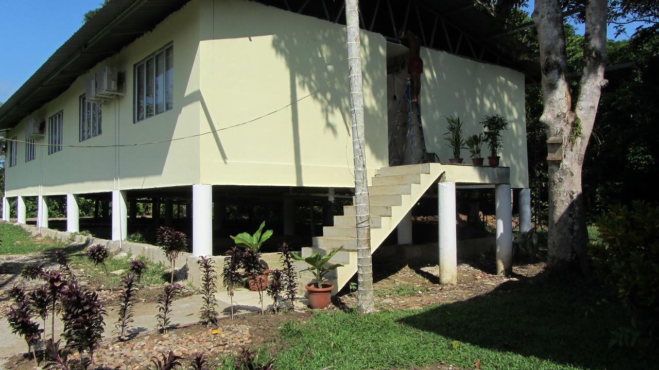 Benarat Lodge Мулу Екстериор снимка