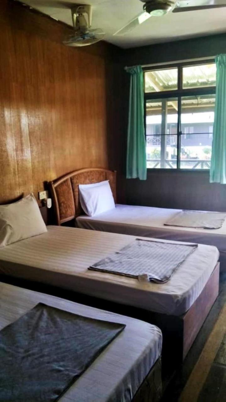 Benarat Lodge Мулу Екстериор снимка